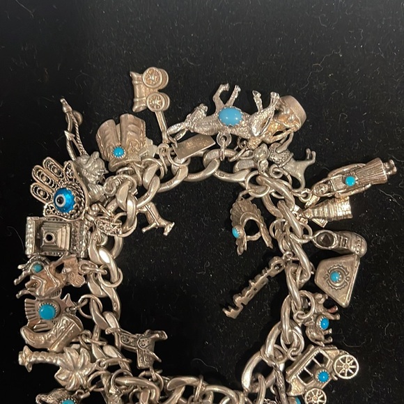 VINTAGE STERLING AND TURQUOISE LOADED WESTERN NATIVE AMERICANA CHARM BRACELET - Picture 3 of 13